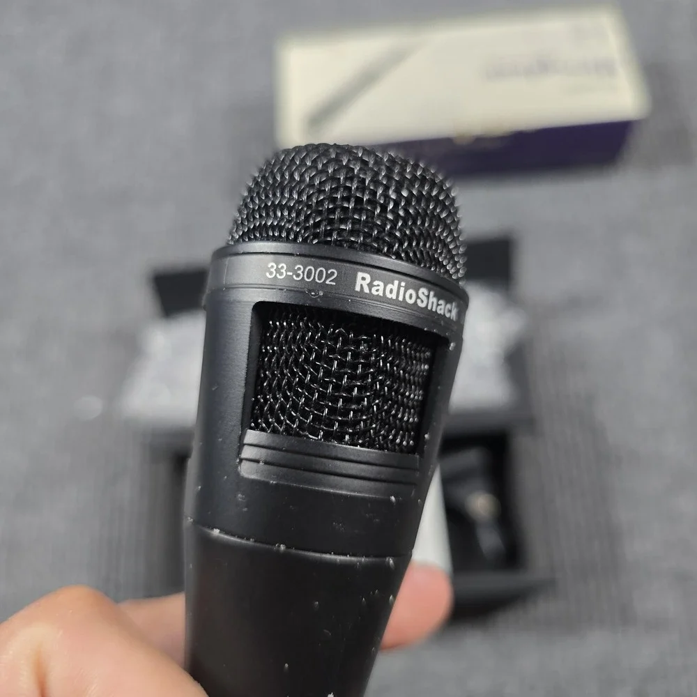 RadioShack Dynamic Microphone 33-3002 Unidirectional XLR Vocalist Announcer Case